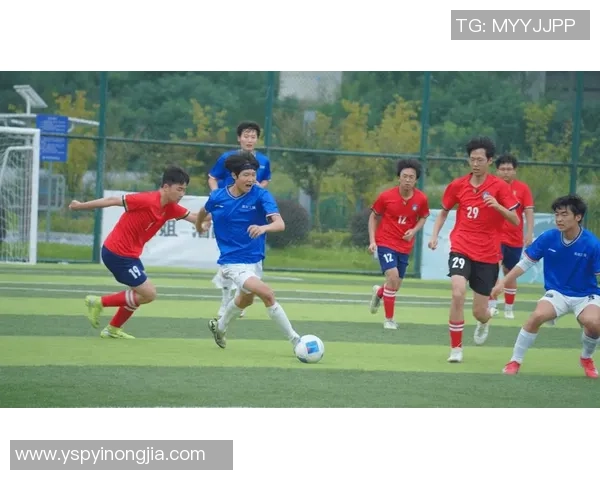 足球男孩JJ的梦想之路从校园到职业赛场的成长故事